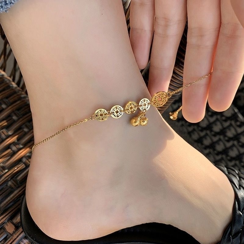 👗台灣現貨🌿招財 銅錢 鈴鐺 腳鍊 18K玫瑰金彩金腳鏈/鈦鋼腳鍊 防過敏不掉色可碰水 鏤空錢幣腳鍊【IO17】-細節圖7
