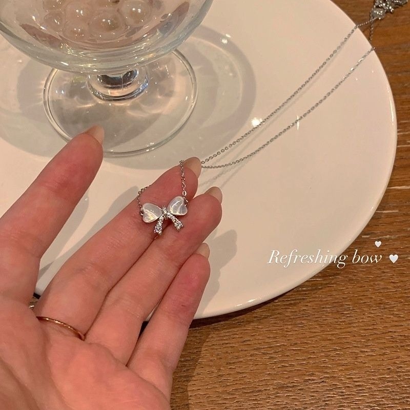 👗台灣現貨🌿輕奢小眾貓眼石幻彩蝴蝶結項鍊 女ins簡約甜美鈦鋼鎖骨鏈【Q74】-細節圖2