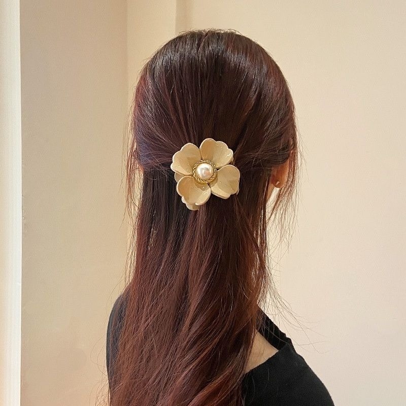 ✨台灣現貨🌿法式氣質小香風珍珠花朵抓夾 中號髮夾 公主頭 鯊魚夾 盤髮夾【M64】-細節圖2
