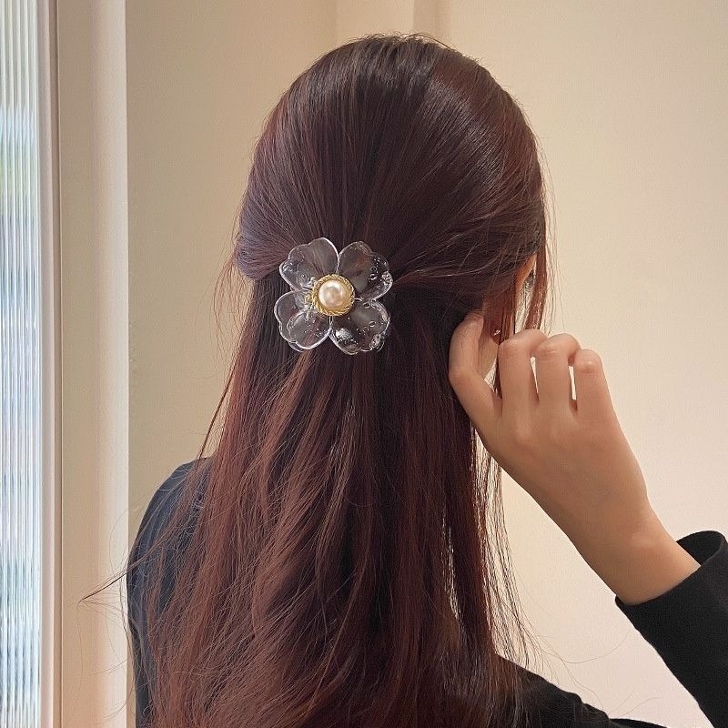 ✨台灣現貨🌿法式氣質小香風珍珠花朵抓夾 中號髮夾 公主頭 鯊魚夾 盤髮夾【M64】-細節圖4