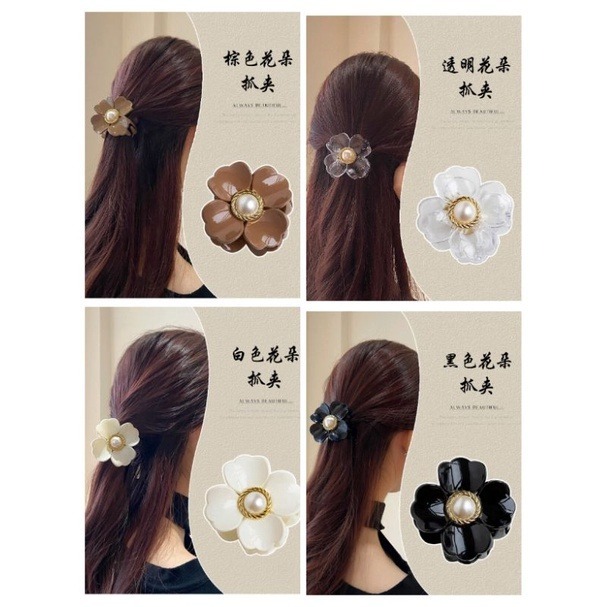 ✨台灣現貨🌿法式氣質小香風珍珠花朵抓夾 中號髮夾 公主頭 鯊魚夾 盤髮夾【M64】-細節圖9