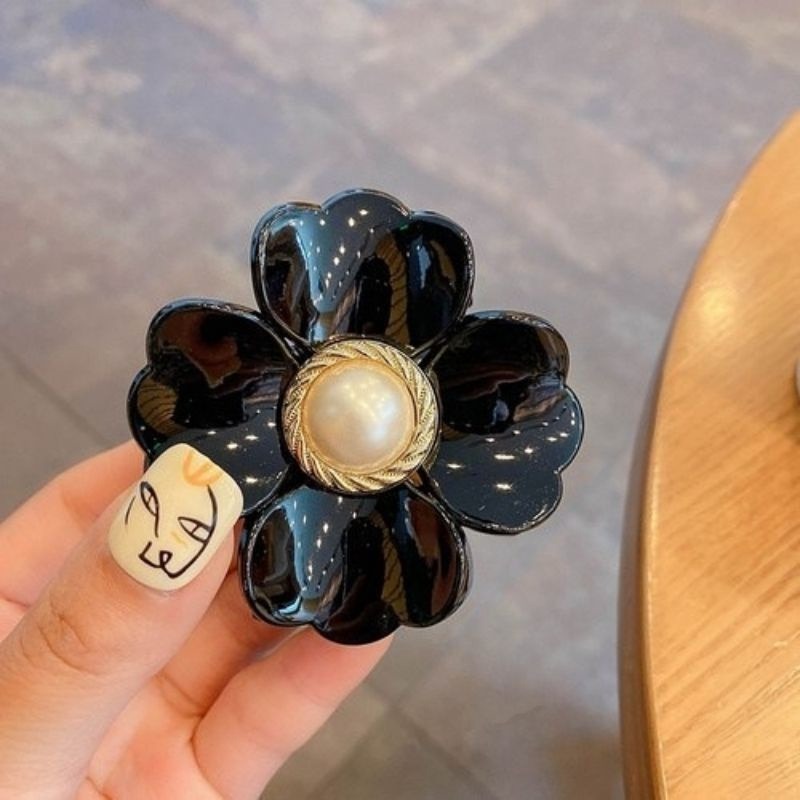 ✨台灣現貨🌿法式氣質小香風珍珠花朵抓夾 中號髮夾 公主頭 鯊魚夾 盤髮夾【M64】-規格圖9