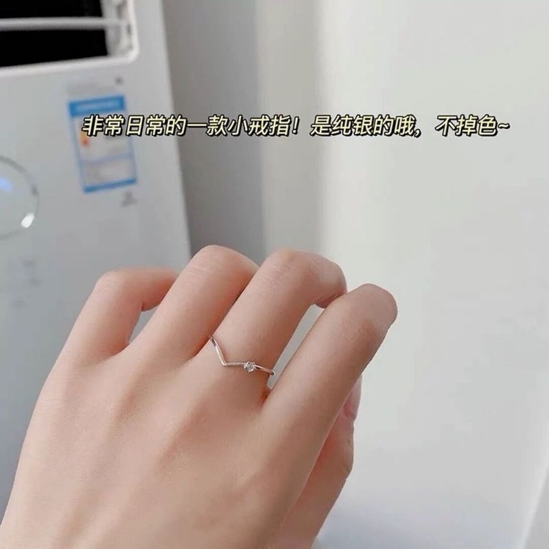 💍台灣現貨🌿Ins簡約 V 形閃鑽戒指 極簡設計感線條925銀輕奢精致指環 氣質百搭小巧食指戒【O60】-細節圖3