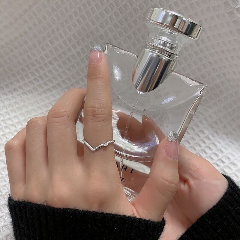 💍台灣現貨🌿Ins簡約 V 形閃鑽戒指 極簡設計感線條925銀輕奢精致指環 氣質百搭小巧食指戒【O60】-細節圖5