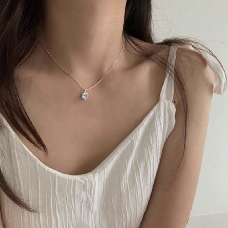 👗台灣現貨🌿日韓ins風 極簡愛心月光石吊墜項鍊 秀氣小巧設計感項鍊 上班族學生必備 溫柔氣質 鎖骨鏈【Q15】-細節圖3