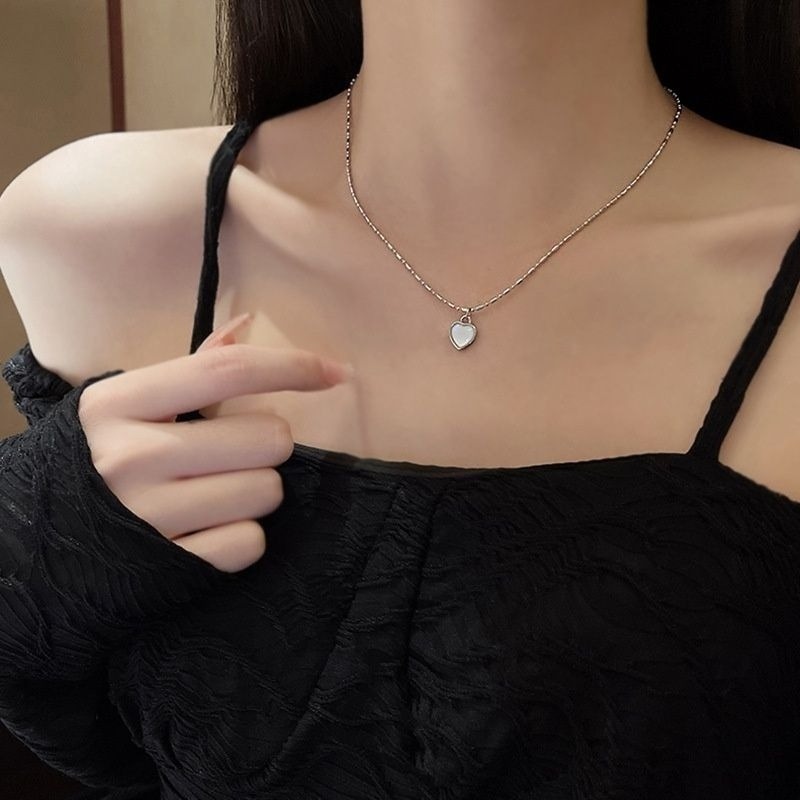 👗台灣現貨🌿日韓ins風 極簡愛心月光石吊墜項鍊 秀氣小巧設計感項鍊 上班族學生必備 溫柔氣質 鎖骨鏈【Q15】-細節圖9