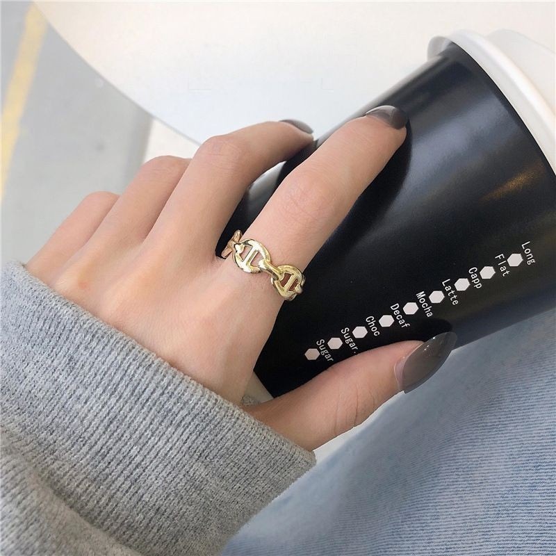 💍台灣現貨💍豬鼻子鏈條麻花戒指女生 韓版簡約復古風食指戒 小眾設計感鏤空扭曲開口指環 氣質簡約百搭戒指【O40】-細節圖6