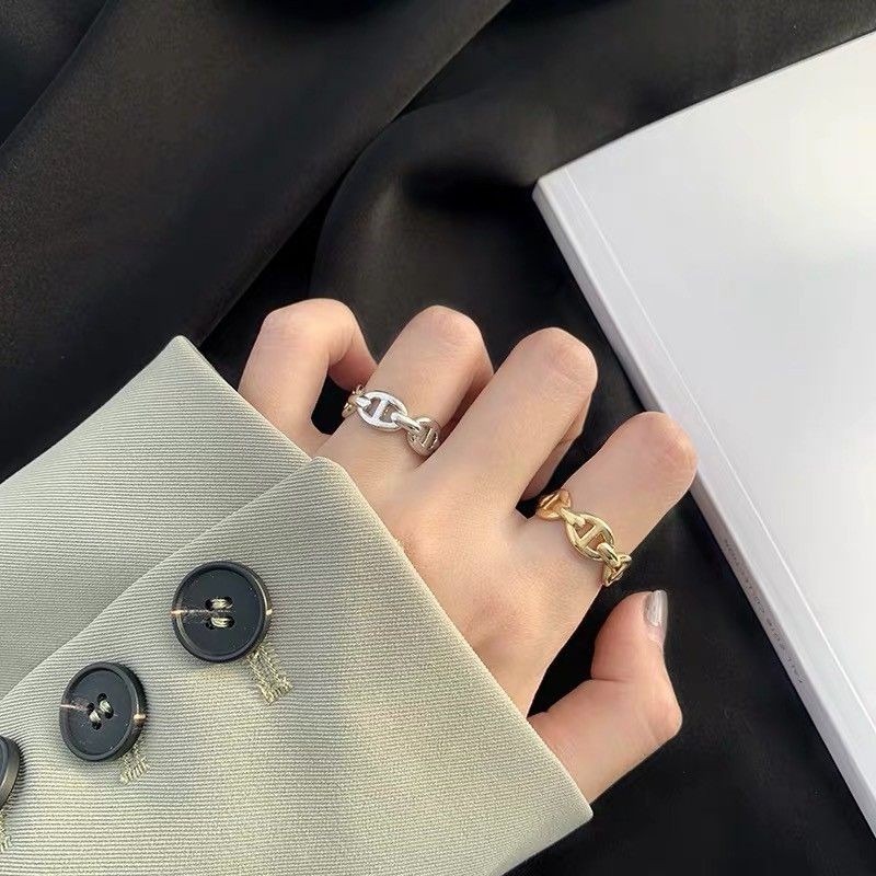 💍台灣現貨💍豬鼻子鏈條麻花戒指女生 韓版簡約復古風食指戒 小眾設計感鏤空扭曲開口指環 氣質簡約百搭戒指【O40】-細節圖7