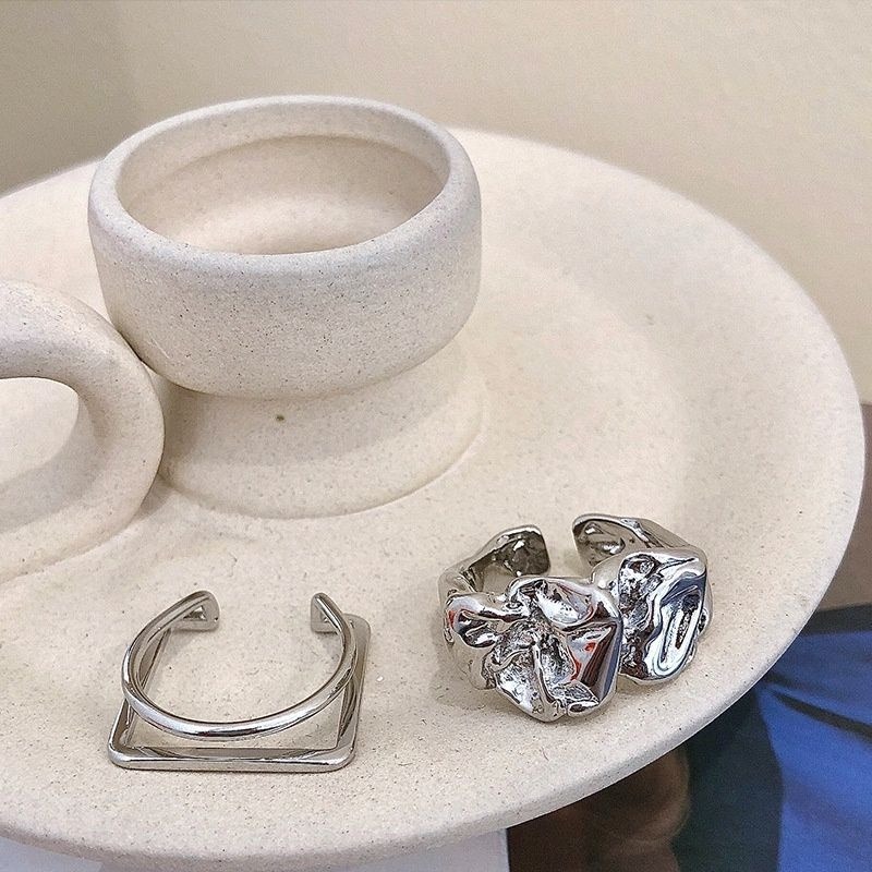 💍台灣現貨🌿韓國INS博主推薦銀色褶皺食指開口銀戒指女小眾設計ins潮冷淡風高級時尚個性指環【O31】-細節圖2