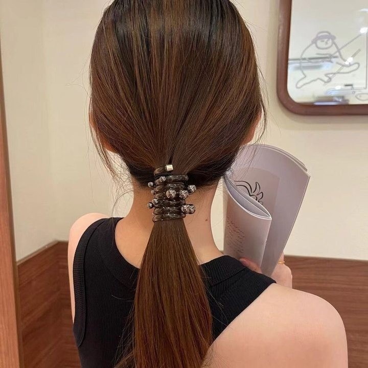 ✨台灣現貨🌿珍珠直條電話線髮圈 百搭經典珠珠鉚釘女生扎馬尾高彈性髮繩 泡泡辮編髮神器頭飾【ND123】-細節圖9