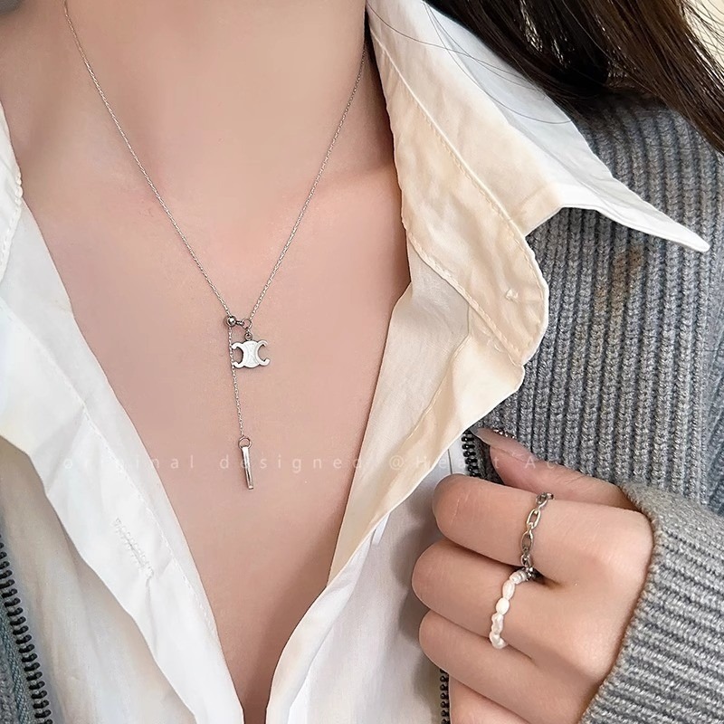 👗台灣現貨🌿鈦鋼字母雙C抽拉式可調節項鍊 法式小眾設計毛衣鏈時尚氣質不掉色大學T鏈【Q82】-細節圖3