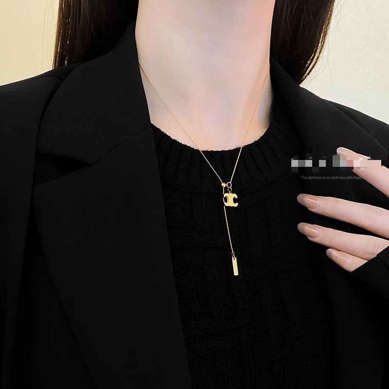 👗台灣現貨🌿鈦鋼字母雙C抽拉式可調節項鍊 法式小眾設計毛衣鏈時尚氣質不掉色大學T鏈【Q82】-細節圖9