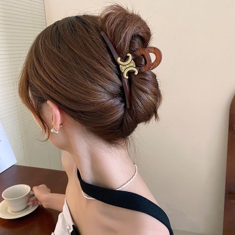 ✨台灣現貨🌿凱旋門抓夾 法式慵懶簡約亞克力字母髮夾 韓國氣質抓夾 鯊魚夾 後腦勺髮抓 盤髮夾【M11】-細節圖6