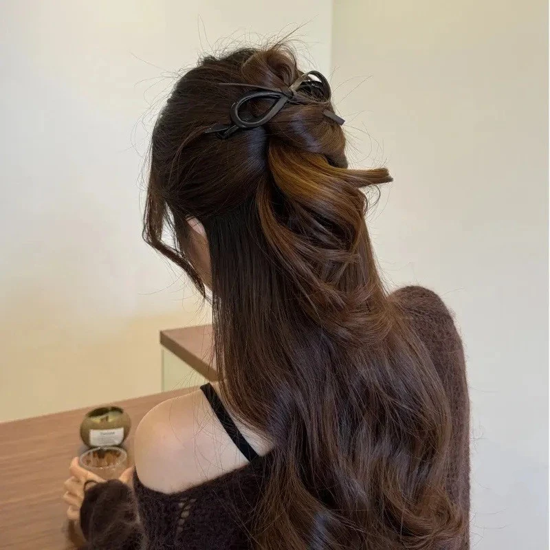 ✨台灣現貨🌿氣質皮質蝴蝶結扭扭夾 一字夾 8字髮夾 甜酷豹紋盤髮馬尾夾【N132】-細節圖2