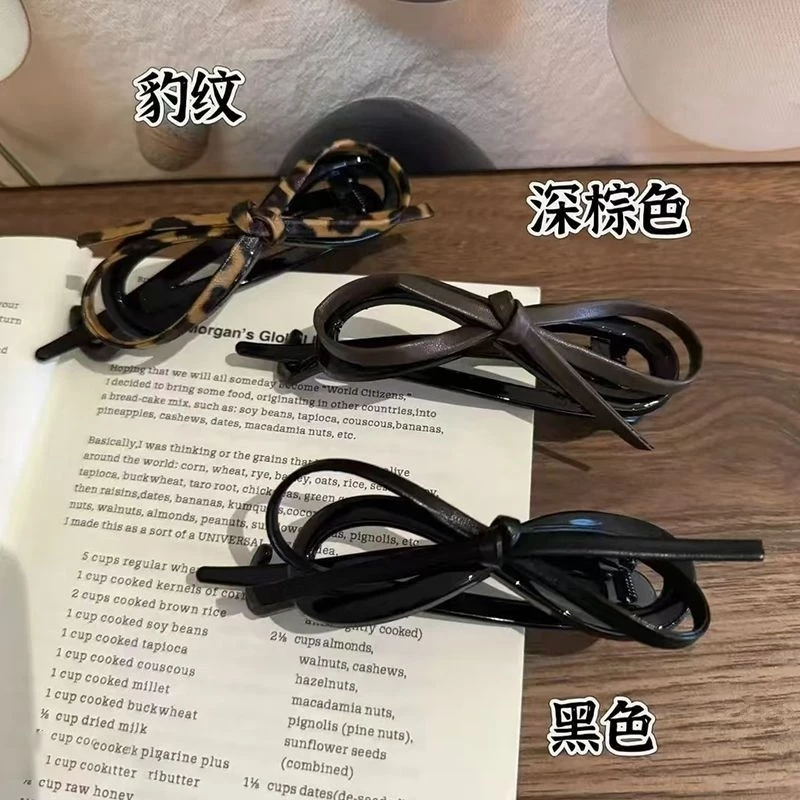 ✨台灣現貨🌿氣質皮質蝴蝶結扭扭夾 一字夾 8字髮夾 甜酷豹紋盤髮馬尾夾【N132】-細節圖3