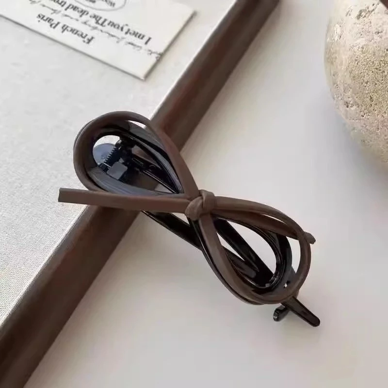 ✨台灣現貨🌿氣質皮質蝴蝶結扭扭夾 一字夾 8字髮夾 甜酷豹紋盤髮馬尾夾【N132】-規格圖10