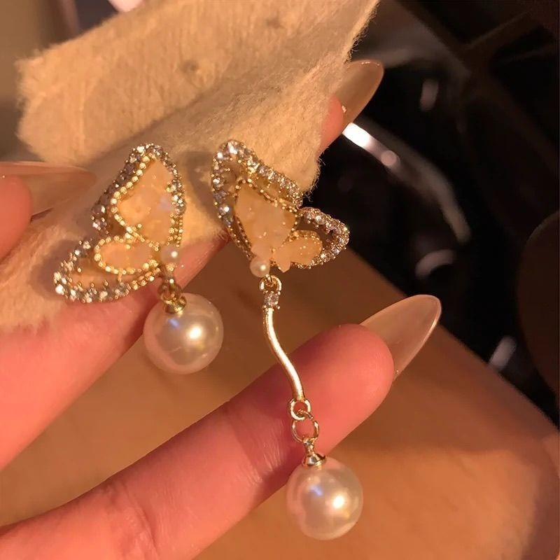 💖台灣現貨🌿新款潮小衆設計 不對稱水晶蝴蝶珍珠耳環 925銀針 輕奢氣質名媛淑女甜美精緻耳飾【G492】-細節圖7