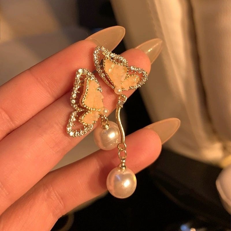 💖台灣現貨🌿新款潮小衆設計 不對稱水晶蝴蝶珍珠耳環 925銀針 輕奢氣質名媛淑女甜美精緻耳飾【G492】-細節圖9