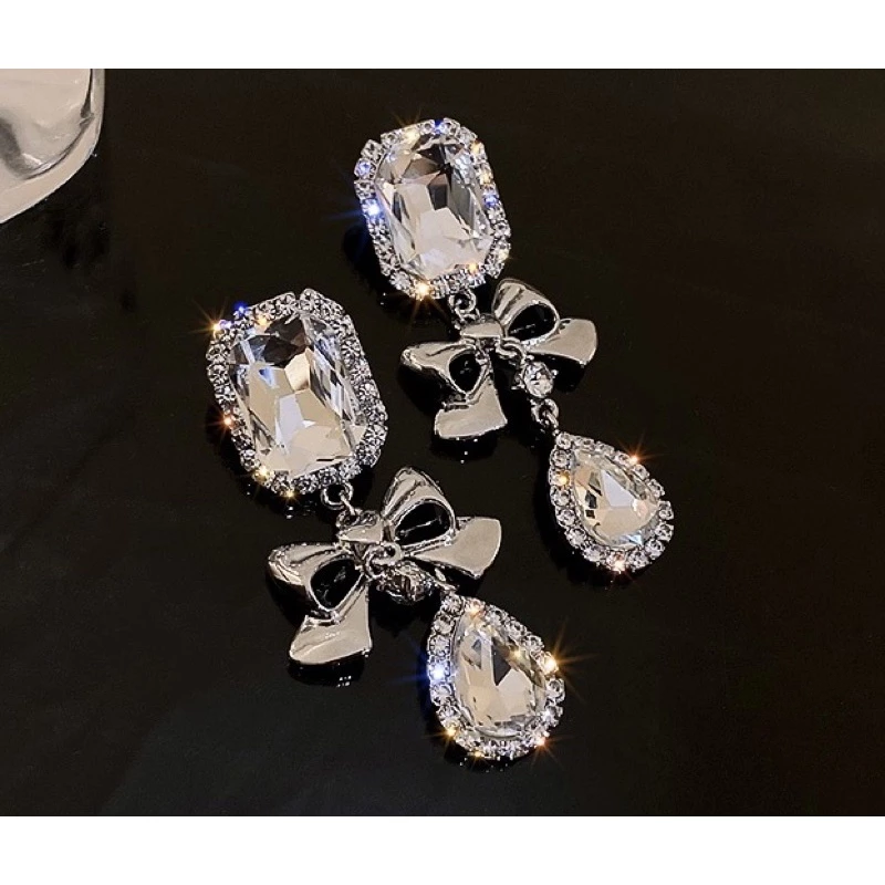 💖台灣現貨🌿巨美💎小香風鑲鑽蝴蝶結水滴耳環 925銀針 輕奢名媛氣質超閃亮水鑽長款耳環【G494】-細節圖5