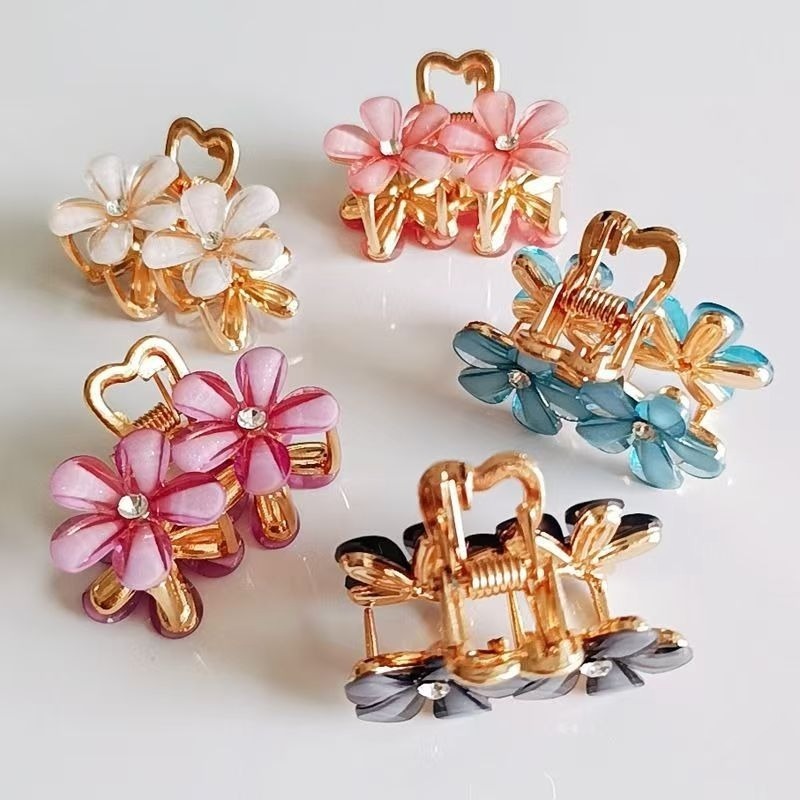 ✨台灣現貨🌿小清新五瓣花水鑽抓夾 花朵壓克力小號側髮夾 金屬鯊魚夾 公主頭髮抓 頭飾髮飾【Y25】-細節圖4