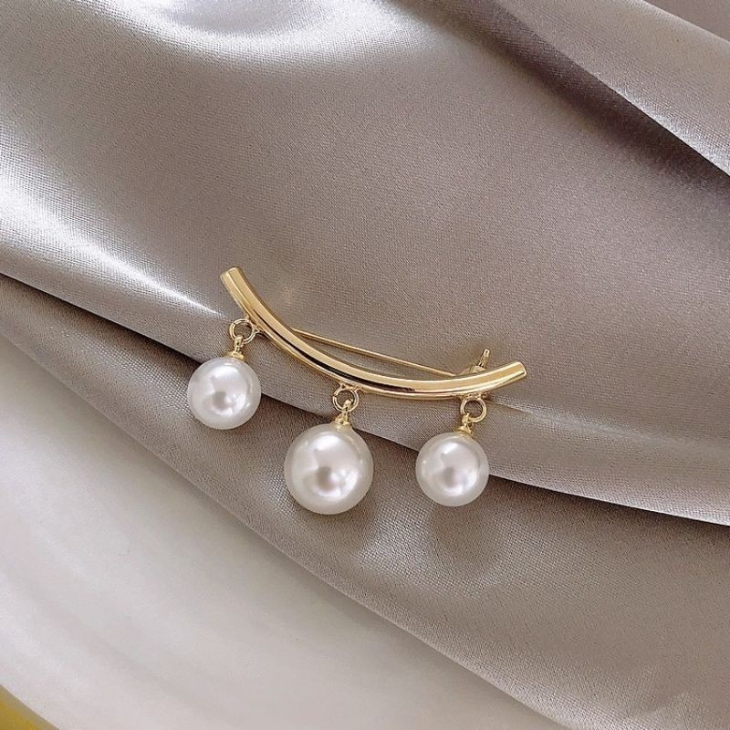 🎀台灣現貨🌿韓版時尚簡約弧形珍珠胸針 固定揹帶褲 防滑弧形珍珠衣架胸針 別針開衫防走光釦針【B1】-細節圖5