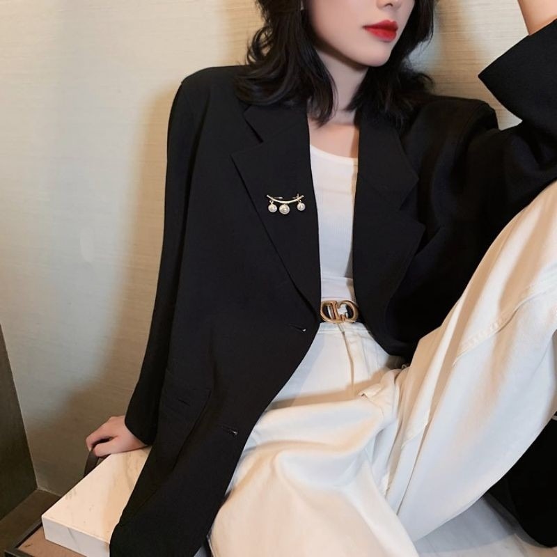 🎀台灣現貨🌿韓版時尚簡約弧形珍珠胸針 固定揹帶褲 防滑弧形珍珠衣架胸針 別針開衫防走光釦針【B1】-細節圖6