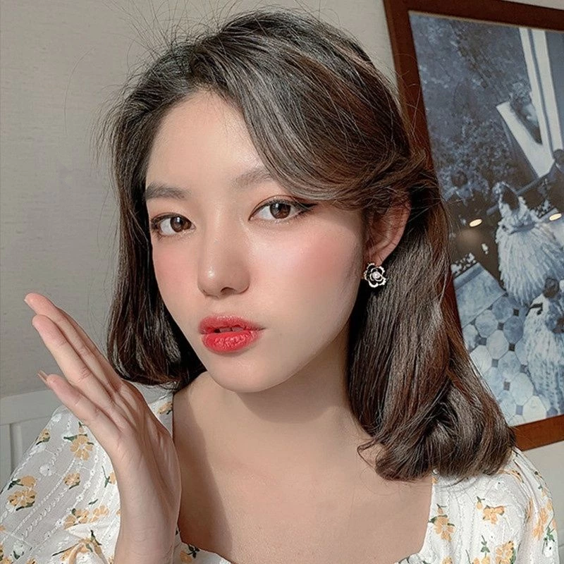 💖台灣現貨🌿小香風黑色山茶花耳釘 日韓時尚925銀針 名媛氣質山茶花珍珠滴釉耳釘耳環【G41】-細節圖11