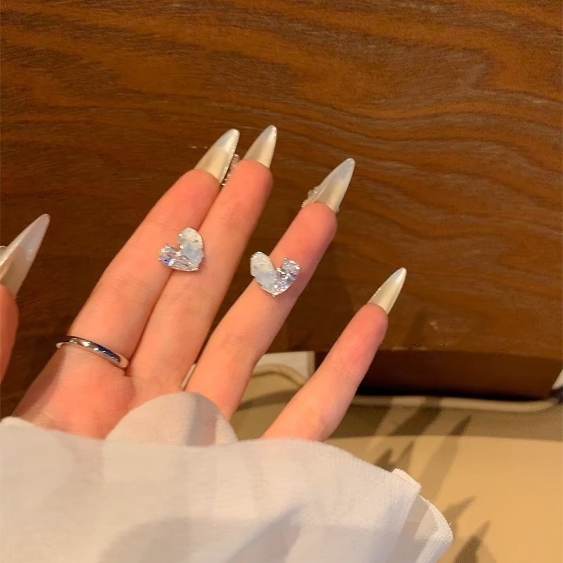 💖台灣現貨🌿氣質冰心耳環 漸變色水晶愛心耳釘 925銀針 小巧百搭愛心水晶鋯石耳環【G499】-細節圖3