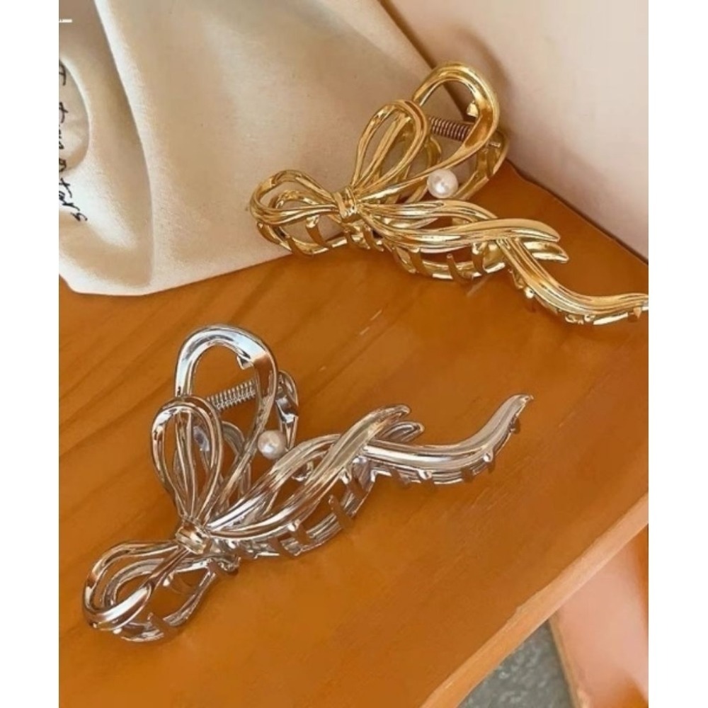 ✨台灣現貨🌿鏤空蝴蝶結珍珠抓夾 冷淡風輕奢氣質金屬髮夾 鯊魚夾 馬尾夾 盤髮頭飾【M124】-細節圖3