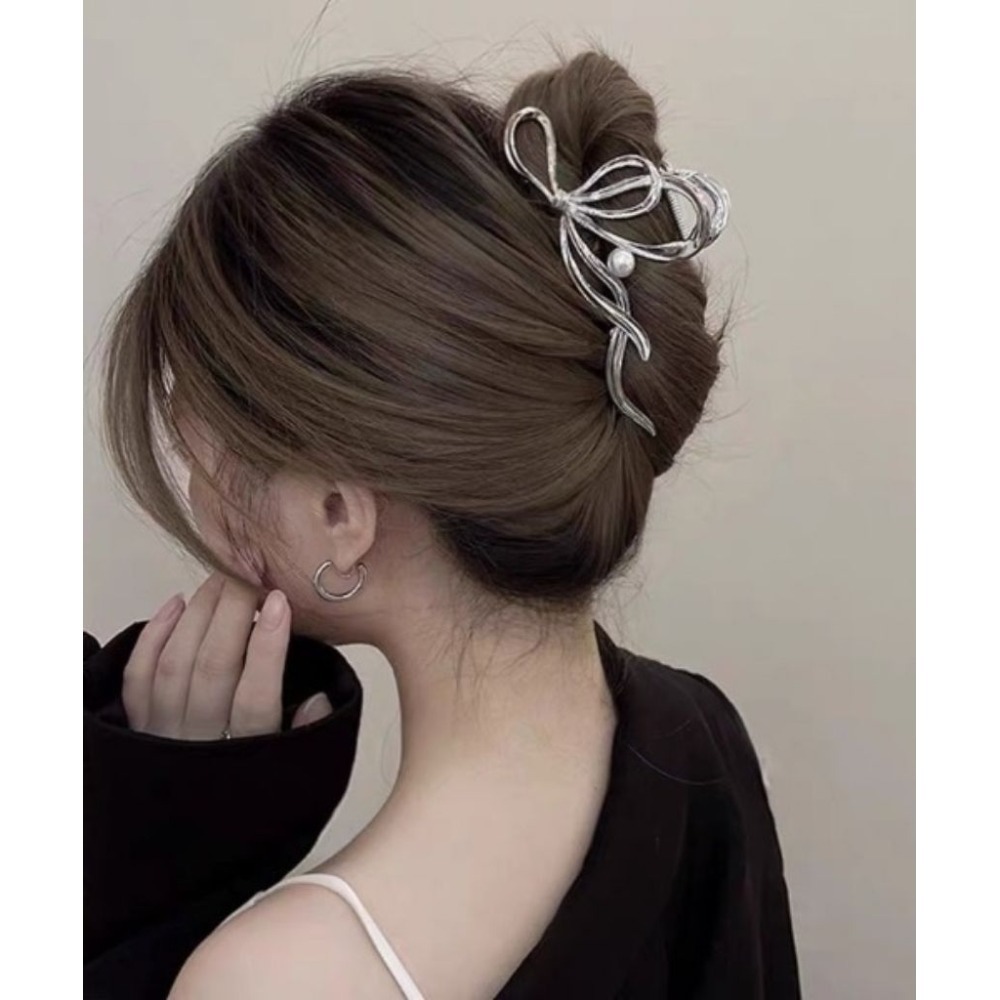 ✨台灣現貨🌿鏤空蝴蝶結珍珠抓夾 冷淡風輕奢氣質金屬髮夾 鯊魚夾 馬尾夾 盤髮頭飾【M124】-細節圖4