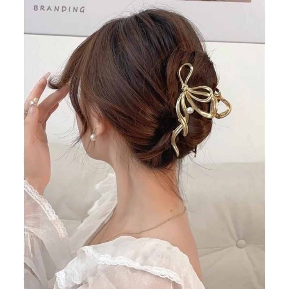 ✨台灣現貨🌿鏤空蝴蝶結珍珠抓夾 冷淡風輕奢氣質金屬髮夾 鯊魚夾 馬尾夾 盤髮頭飾【M124】-細節圖7