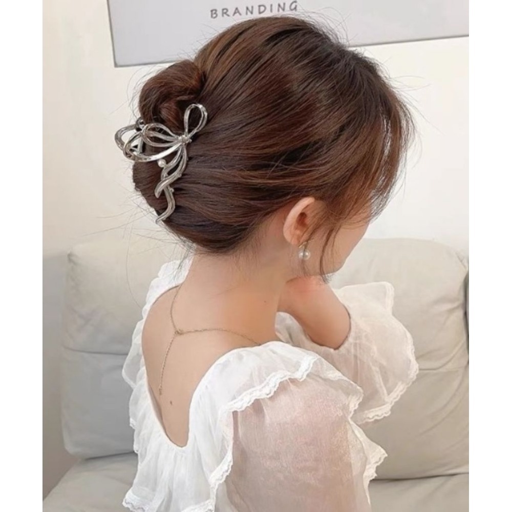 ✨台灣現貨🌿鏤空蝴蝶結珍珠抓夾 冷淡風輕奢氣質金屬髮夾 鯊魚夾 馬尾夾 盤髮頭飾【M124】-細節圖8