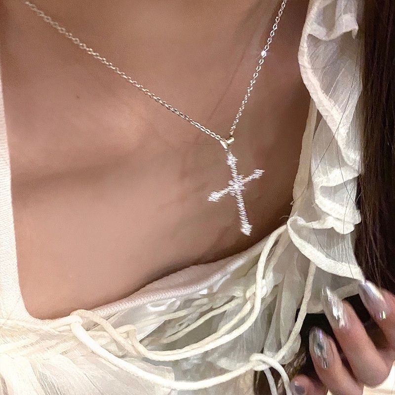 👗台灣現貨🌿閃亮水鑽十字架項鍊 韓國個性甜酷輕奢鎖骨項鍊【Q67】-細節圖7