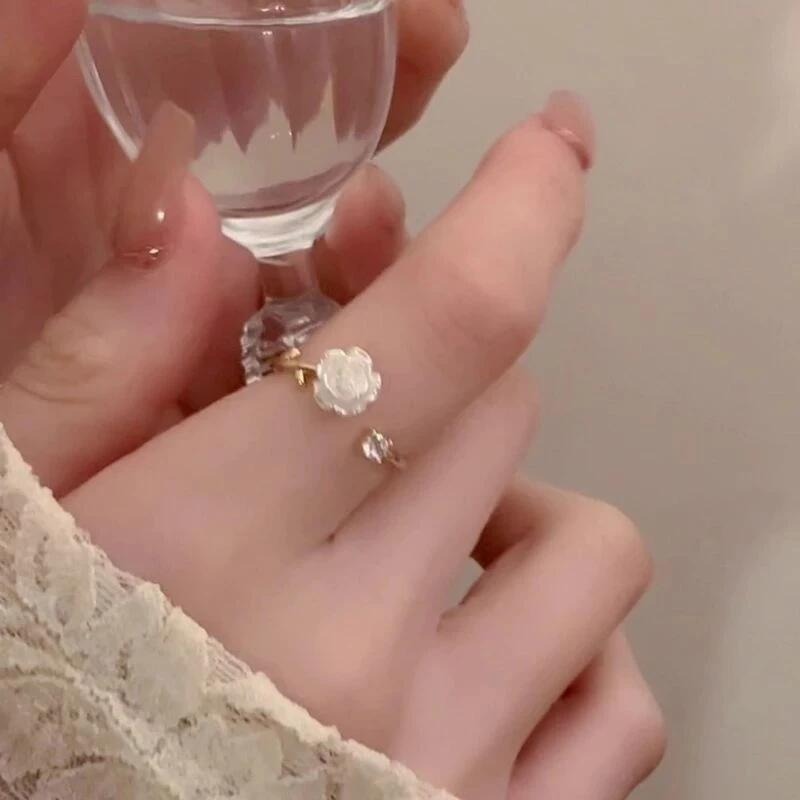 💍台灣現貨🌿山茶花開口可調整小眾設計水鑽氣質簡約時尚戒指玫瑰花小巧指環【O69】-細節圖2
