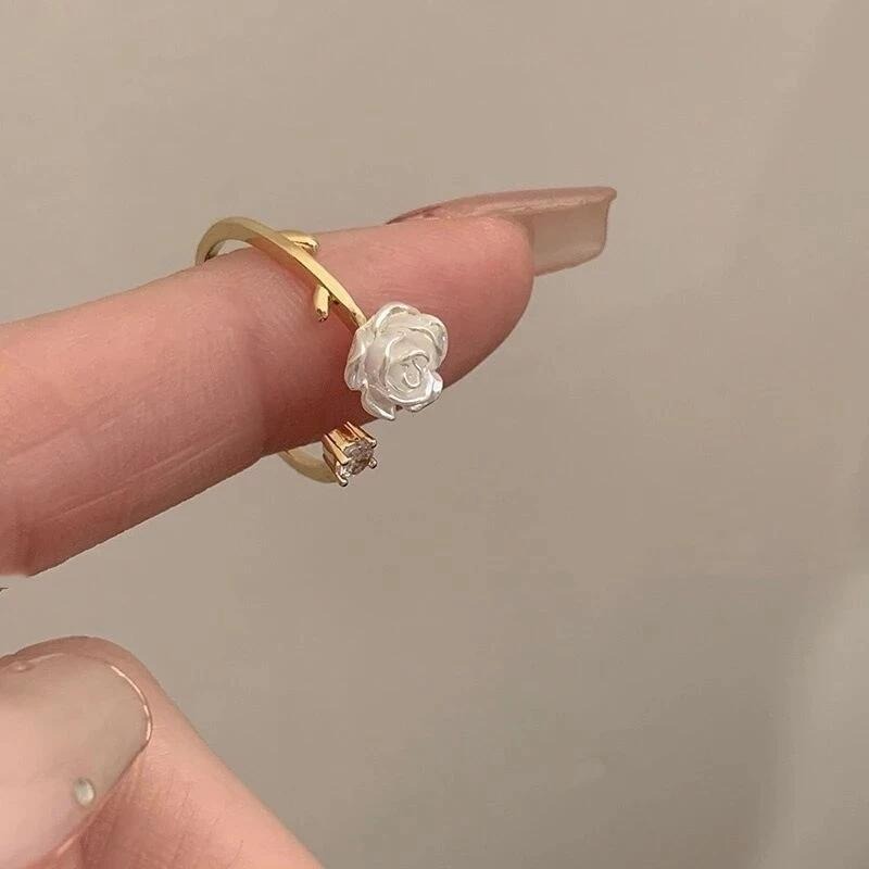 💍台灣現貨🌿山茶花開口可調整小眾設計水鑽氣質簡約時尚戒指玫瑰花小巧指環【O69】-細節圖9
