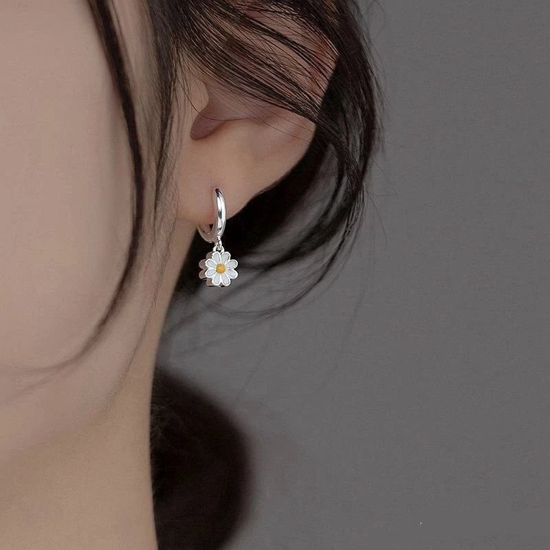 💖台灣現貨🌿925銀抗氧化可水洗防過敏不掉色潮流時尚小雛菊耳圈寓意長壽吉祥堅強的生命力 純銀耳環【G542】-細節圖3