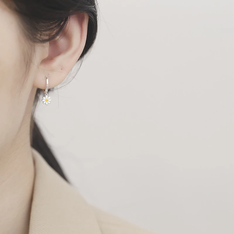 💖台灣現貨🌿925銀抗氧化可水洗防過敏不掉色潮流時尚小雛菊耳圈寓意長壽吉祥堅強的生命力 純銀耳環【G542】-細節圖5