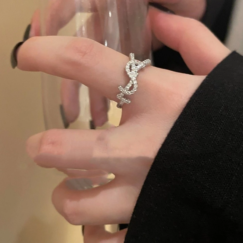 💍台灣現貨🌿超閃字母鋯石開口戒指 小眾設計時尚個性食指戒指【O82】-細節圖9