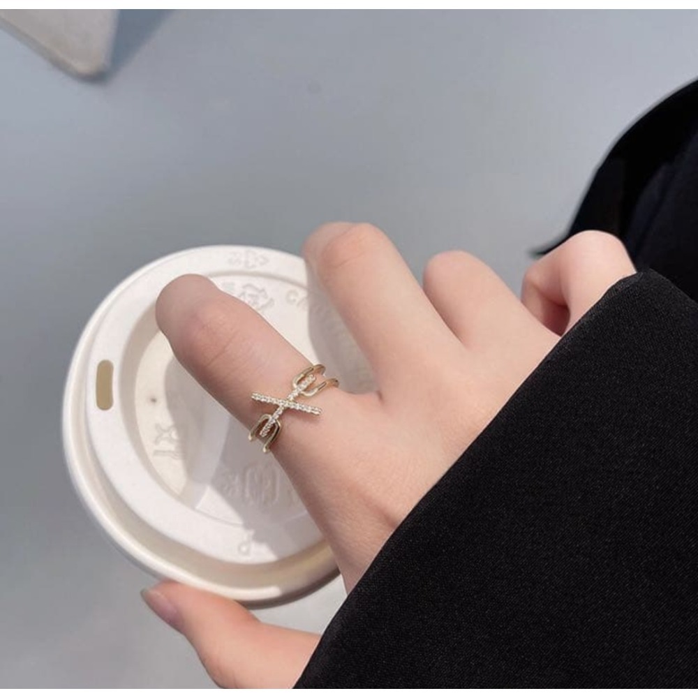 💍台灣現貨🌿X字形鋯石戒指 簡約幾何形交叉女ins潮小眾設計指環 食指戒可調節開口個性手飾【O85】-細節圖8