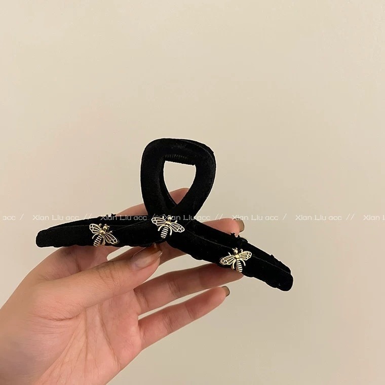 ✨台灣現貨🌿小蜜蜂交叉抓夾 大號黑色絲絨髮夾 抓夾 盤髮夾 氣質高級感鯊魚夾【M142】-細節圖7