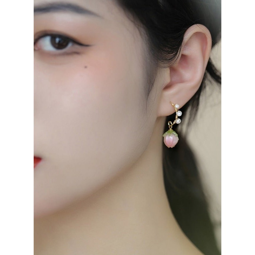 💖台灣現貨🌿夏日夢幻14K鍍金草莓珍珠耳環 Y2K珍珠串珠手工精緻氣質耳勾 耳飾【G586】-細節圖9