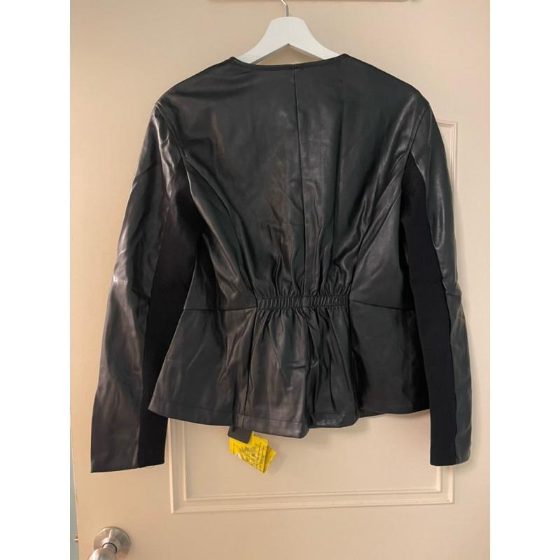 [全新］小眾設計感 韓系風格 柔軟輕量蛋白皮 圓領簡約袖開衩皮衣外套 修身百搭單排扣 高級大氣皮外套有彈性  L號-細節圖8