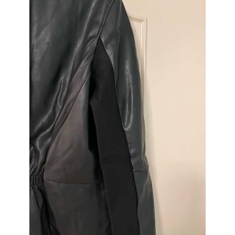 [全新］小眾設計感 韓系風格 柔軟輕量蛋白皮 圓領簡約袖開衩皮衣外套 修身百搭單排扣 高級大氣皮外套有彈性  L號-細節圖9