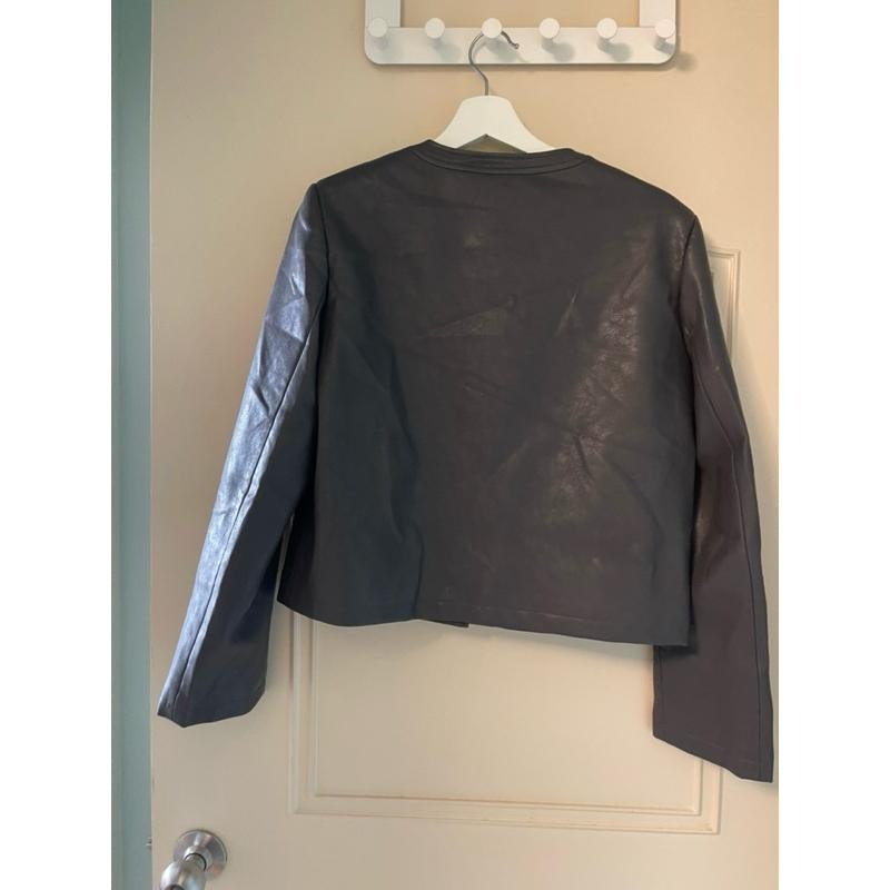 ［全新］韓系經典 深灰色 短款PU皮圓領仿羊皮皮衣外套 free size 休閒百搭顯瘦簡約 劉亦菲款-細節圖6