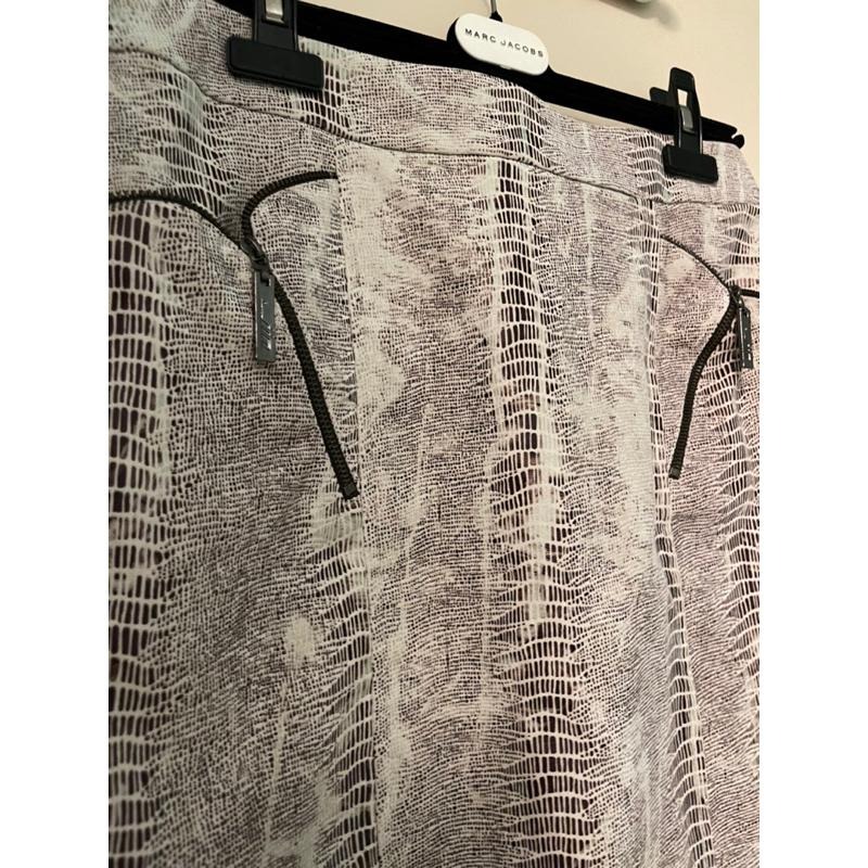 ［全新］專櫃品牌Jin 設計師款鱷魚紋印刷柔軟短裙 迷你裙 m號-細節圖2