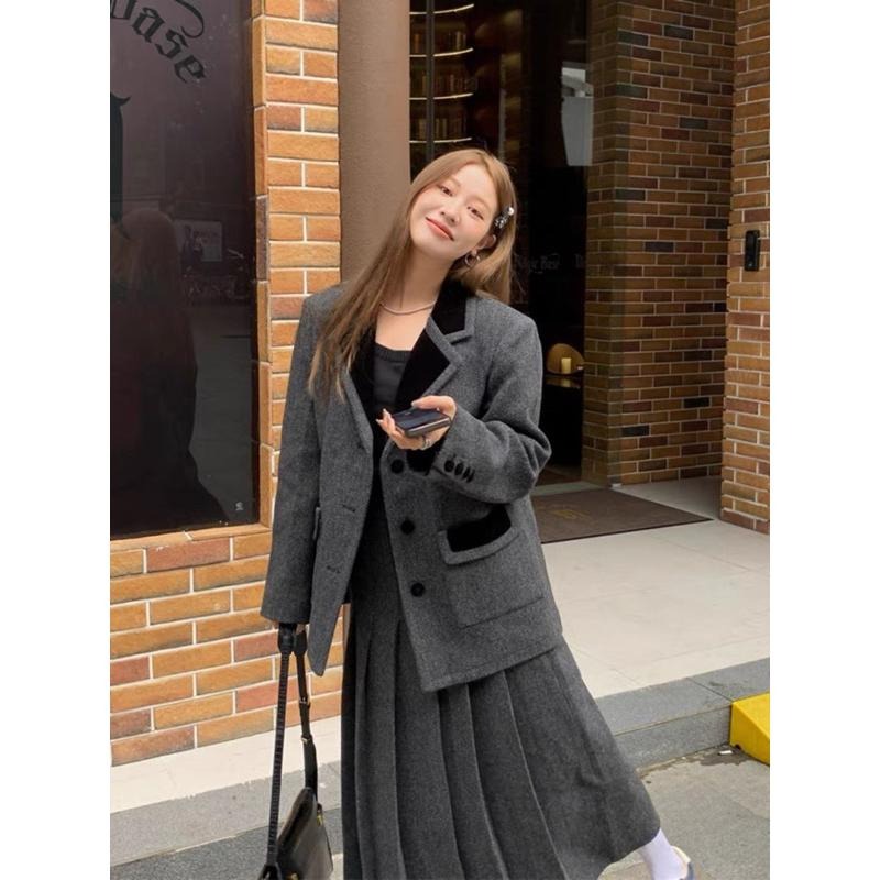 ［全新］韓系質感深灰色人字紋毛呢拼接黑天鵝絨鋪棉西裝外套+百褶長裙m號秋冬季節可穿保暖有型正裝套裝-細節圖3