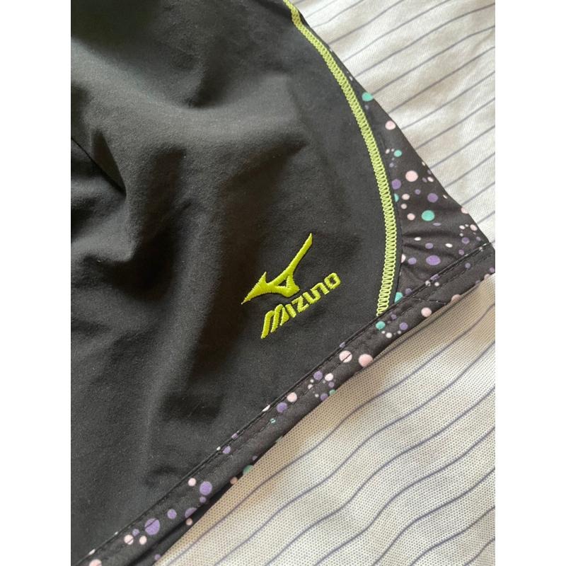 ［二手極新］MIZUNO 美津濃正品女生 慢跑褲 馬拉松全馬半馬登山休閒運動短褲 輕量速乾黑色配螢光綠s號-細節圖4