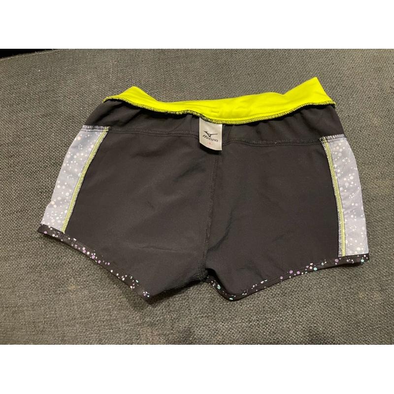 ［二手極新］MIZUNO 美津濃正品女生 慢跑褲 馬拉松全馬半馬登山休閒運動短褲 輕量速乾黑色配螢光綠s號-細節圖5
