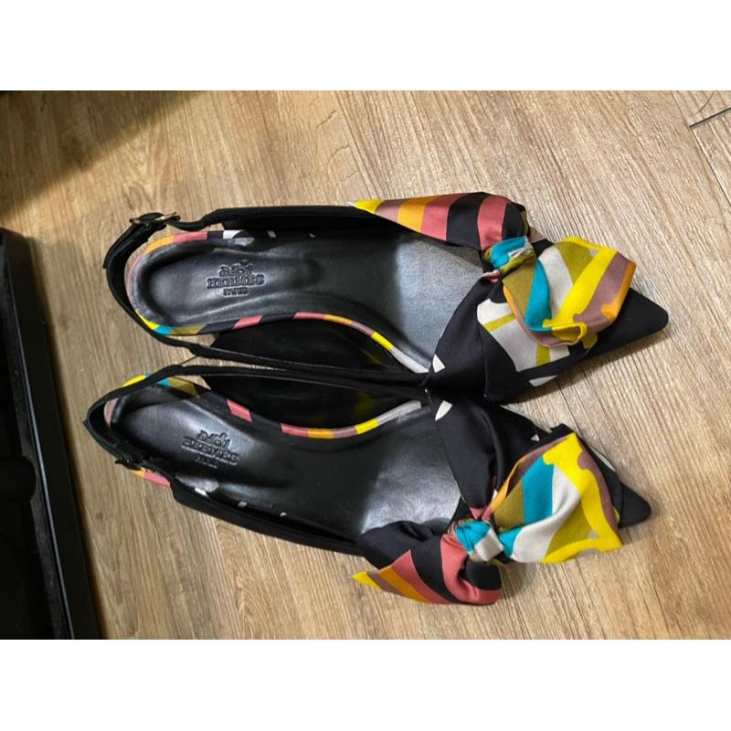 ［全新已加底］正品Hermes愛馬仕彩色絲巾蝴蝶結sling back黑色麂皮真皮低跟包頭涼鞋38號-細節圖2