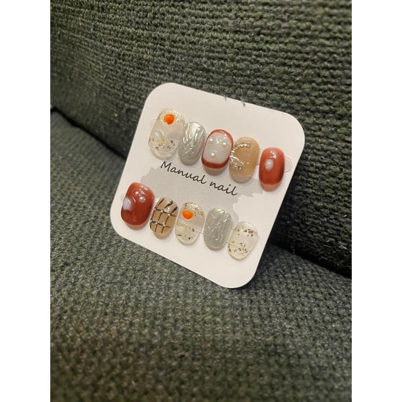 ［全新現貨］咖啡色菱格線條鑽飾手工手繪穿戴甲 穿戴式美甲片m號短甲短方圓-細節圖3